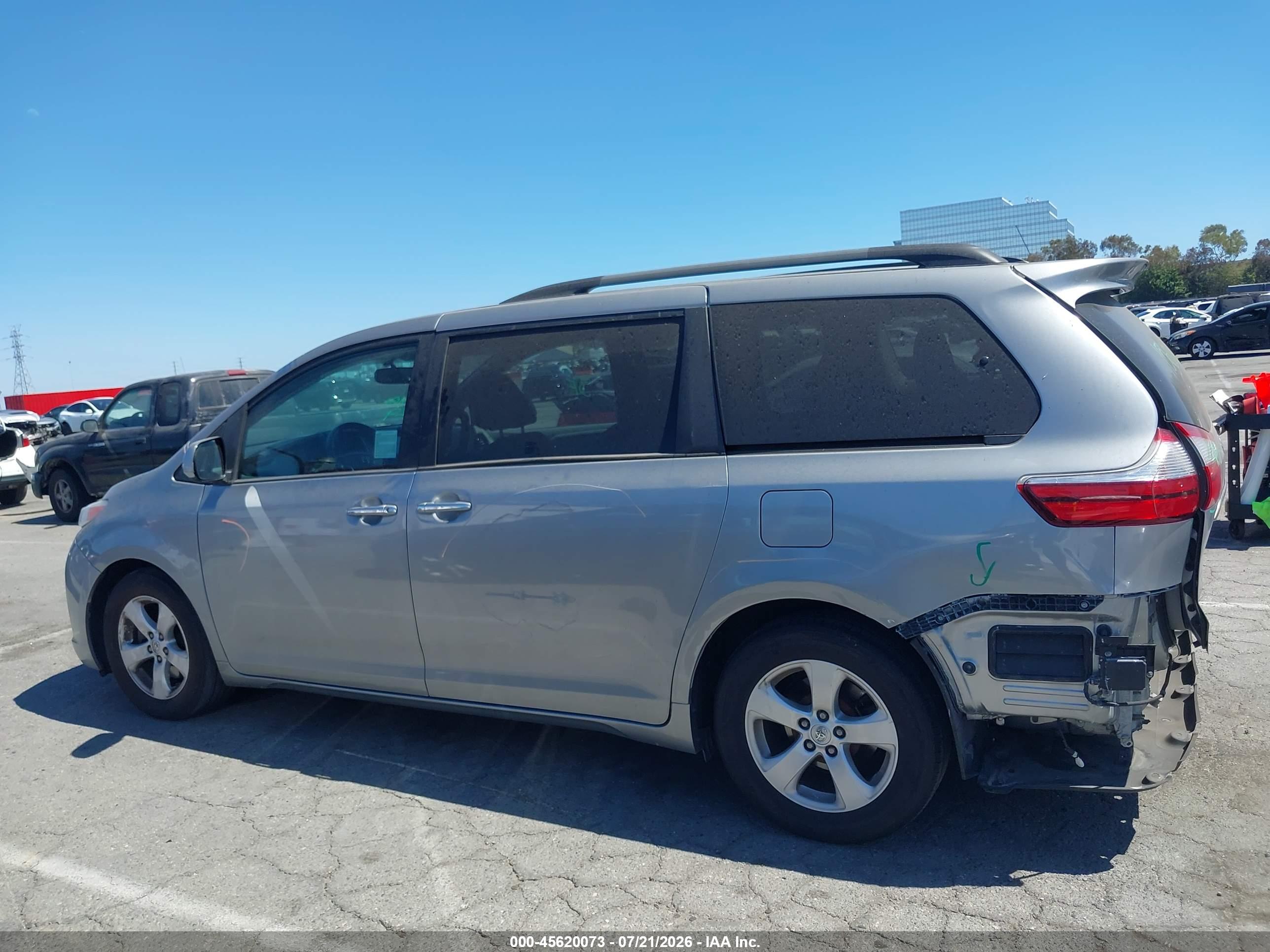 2017 TOYOTA SIENNA XLE 8 PASSENGER
