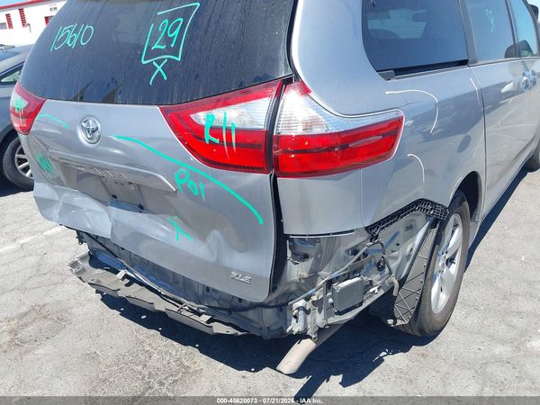2017 TOYOTA SIENNA XLE 8 PASSENGER