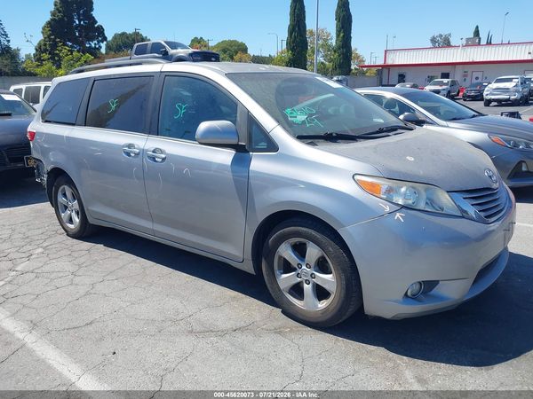 2017 TOYOTA SIENNA XLE 8 PASSENGER