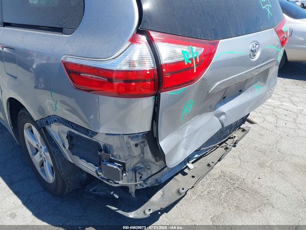 2017 TOYOTA SIENNA XLE 8 PASSENGER