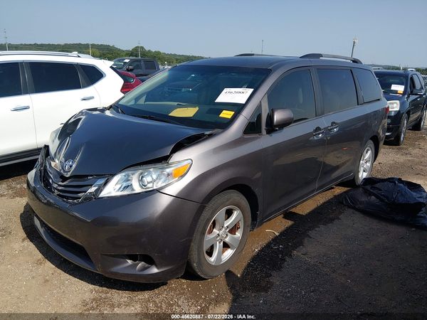 2015 TOYOTA SIENNA — I2