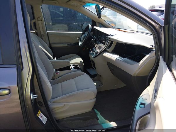 2015 TOYOTA SIENNA LE 8 PASSENGER — I5