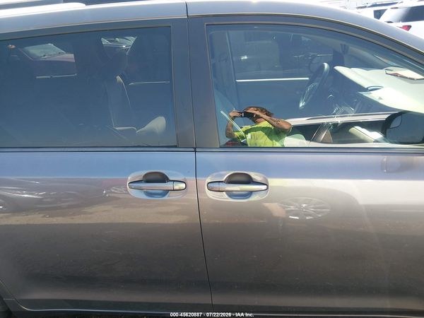 2015 TOYOTA SIENNA LE 8 PASSENGER — I116