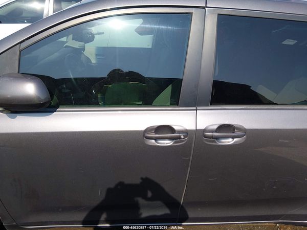 2015 TOYOTA SIENNA LE 8 PASSENGER — I117