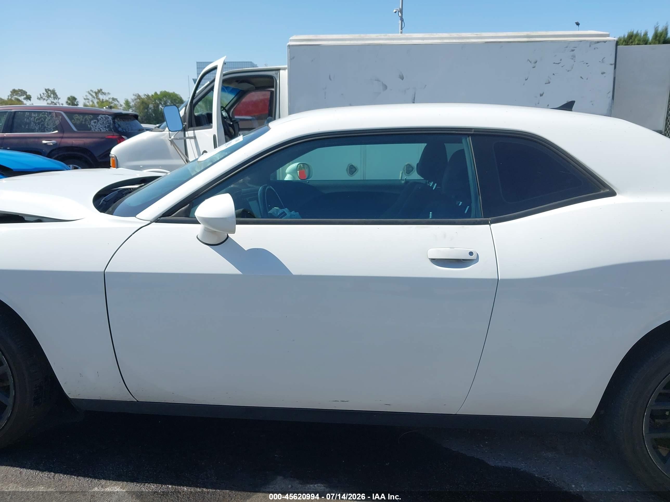 2016 DODGE CHALLENGER SXT