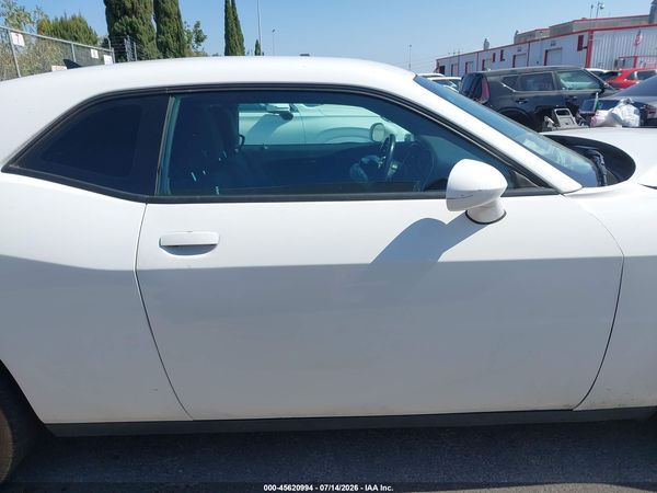 2016 DODGE CHALLENGER SXT