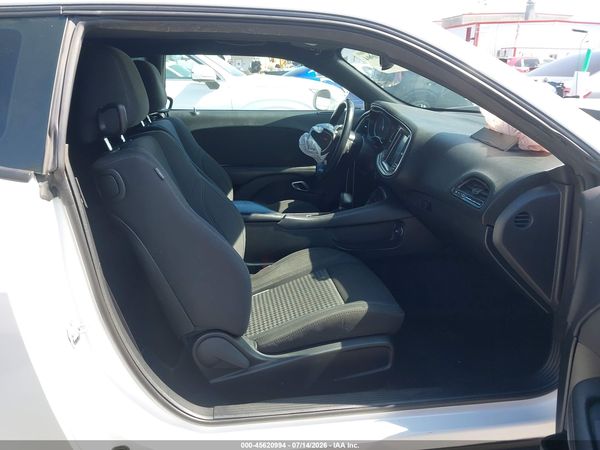 2016 DODGE CHALLENGER SXT