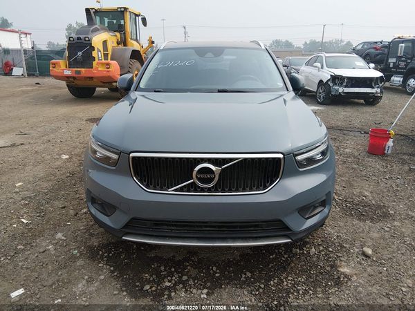 2022 VOLVO XC40 T5 MOMENTUM