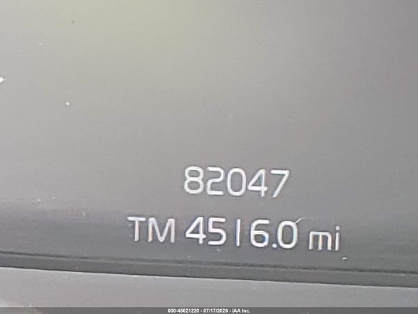 2022 VOLVO XC40 T5 MOMENTUM