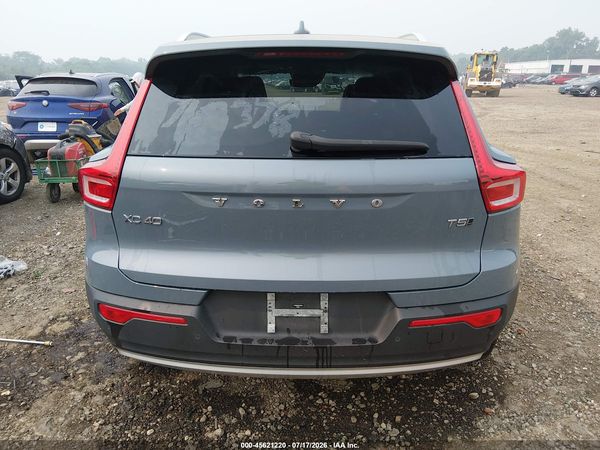 2022 VOLVO XC40 T5 MOMENTUM