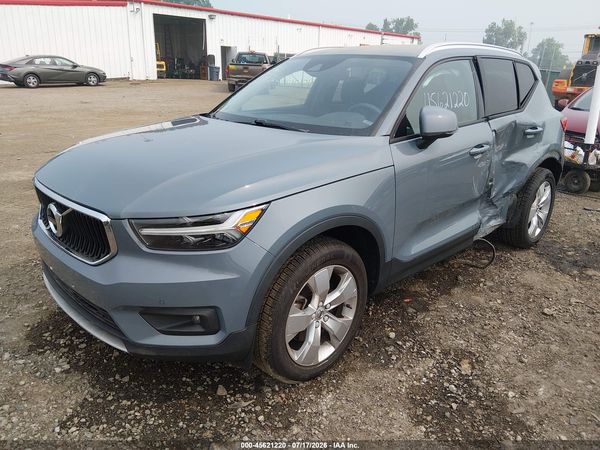 2022 VOLVO XC40 T5 MOMENTUM