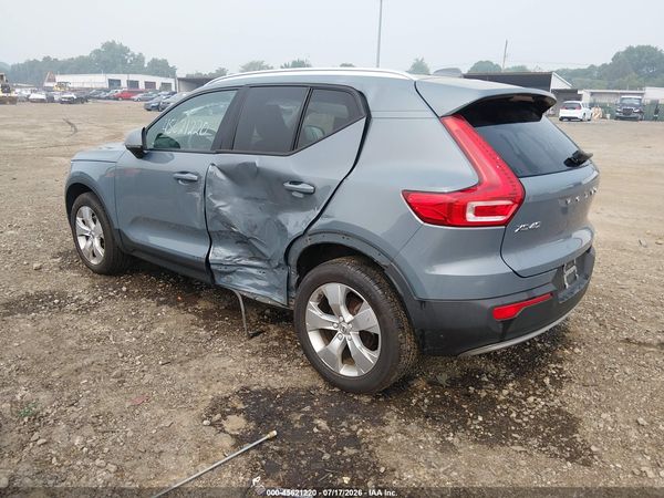 2022 VOLVO XC40 T5 MOMENTUM