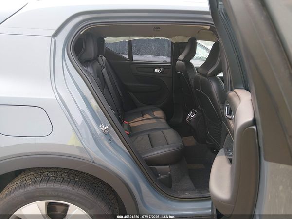 2022 VOLVO XC40 T5 MOMENTUM