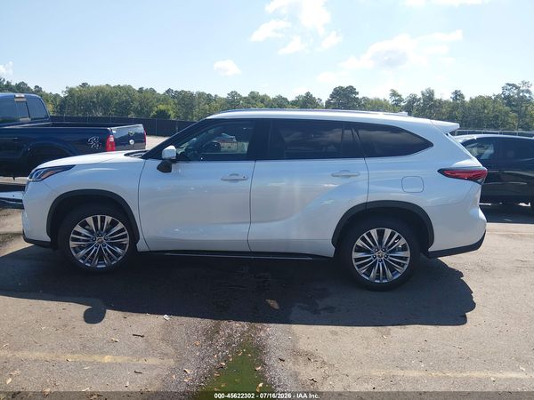 2023 TOYOTA HIGHLANDER PLATINUM