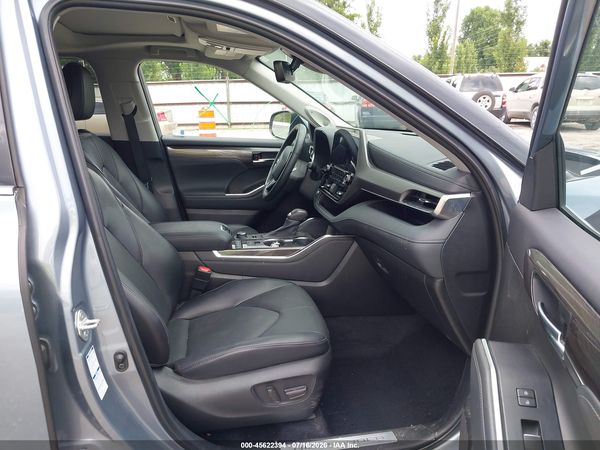 2022 TOYOTA HIGHLANDER LIMITED