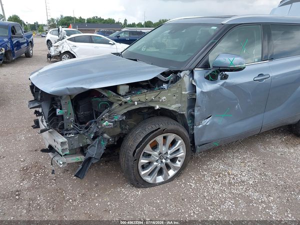2022 TOYOTA HIGHLANDER LIMITED