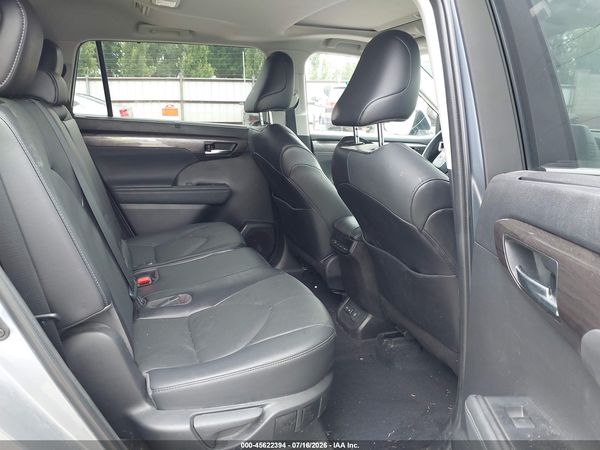 2022 TOYOTA HIGHLANDER LIMITED