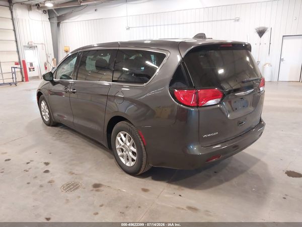 2022 CHRYSLER VOYAGER LX