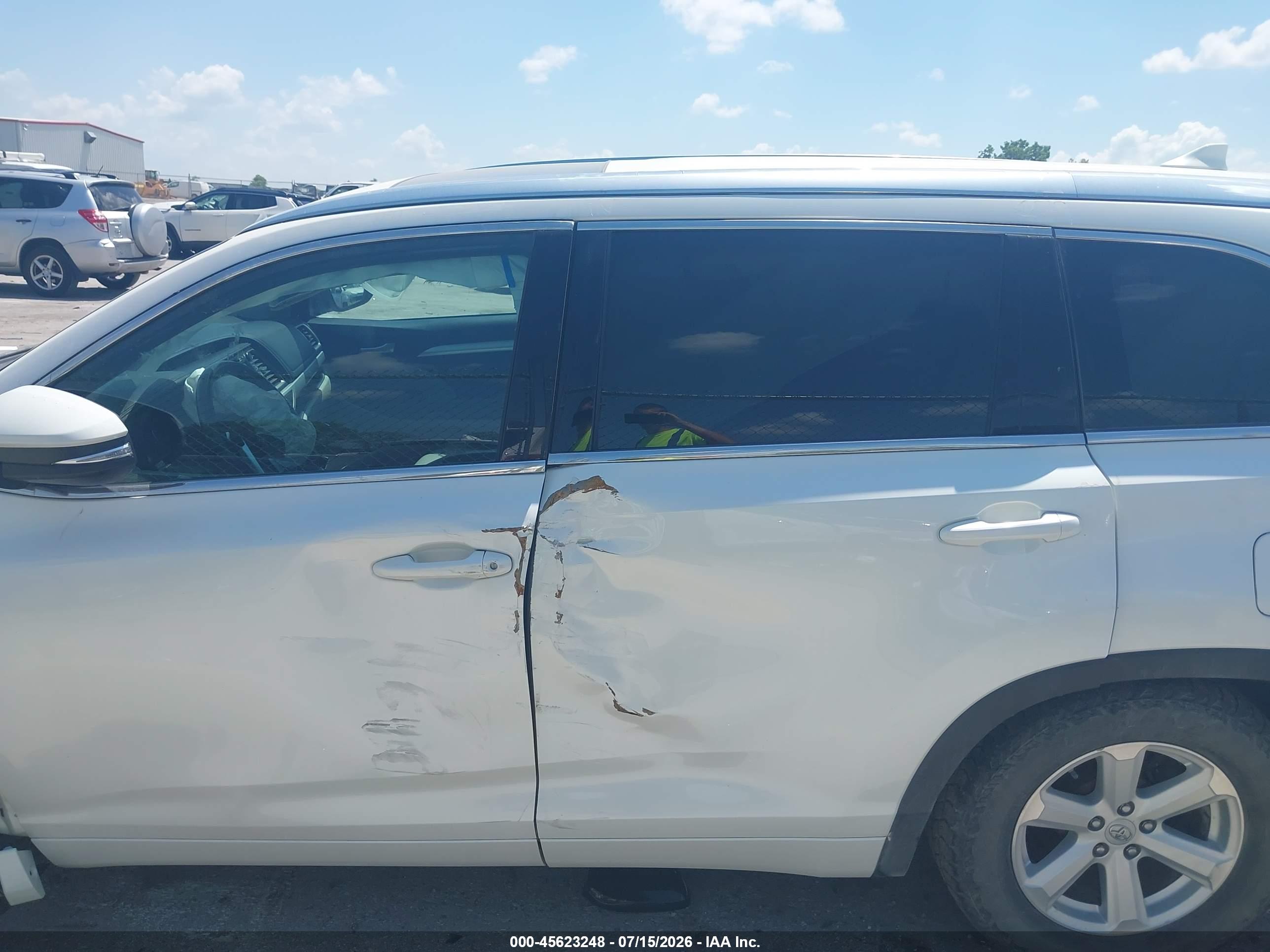2016 TOYOTA HIGHLANDER XLE V6
