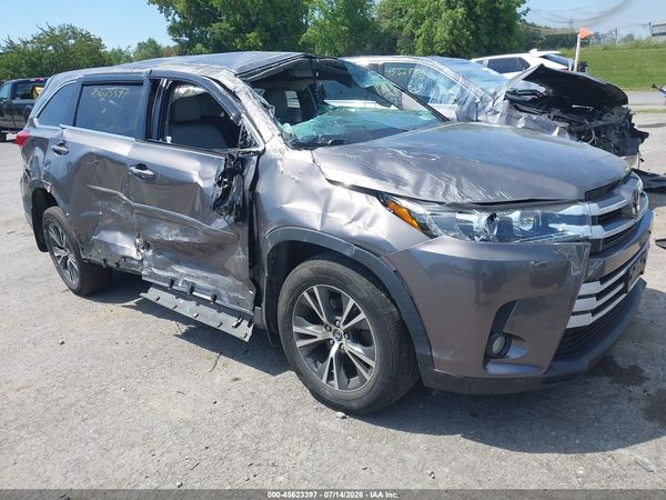 2017 TOYOTA HIGHLANDER LE PLUS