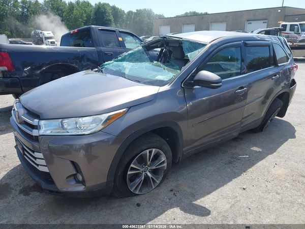 2017 TOYOTA HIGHLANDER LE PLUS