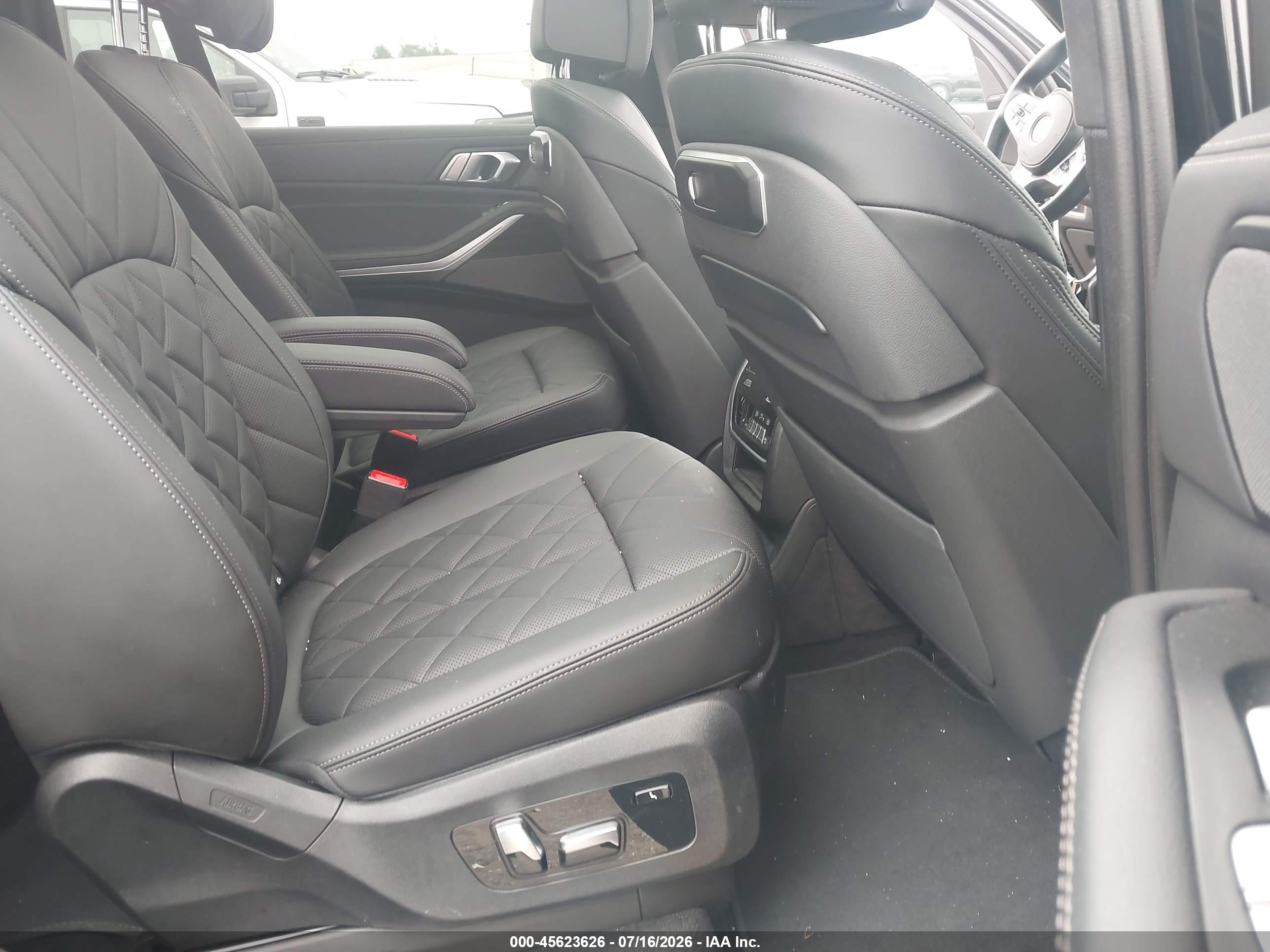 2025 BMW X7 XDRIVE40I
