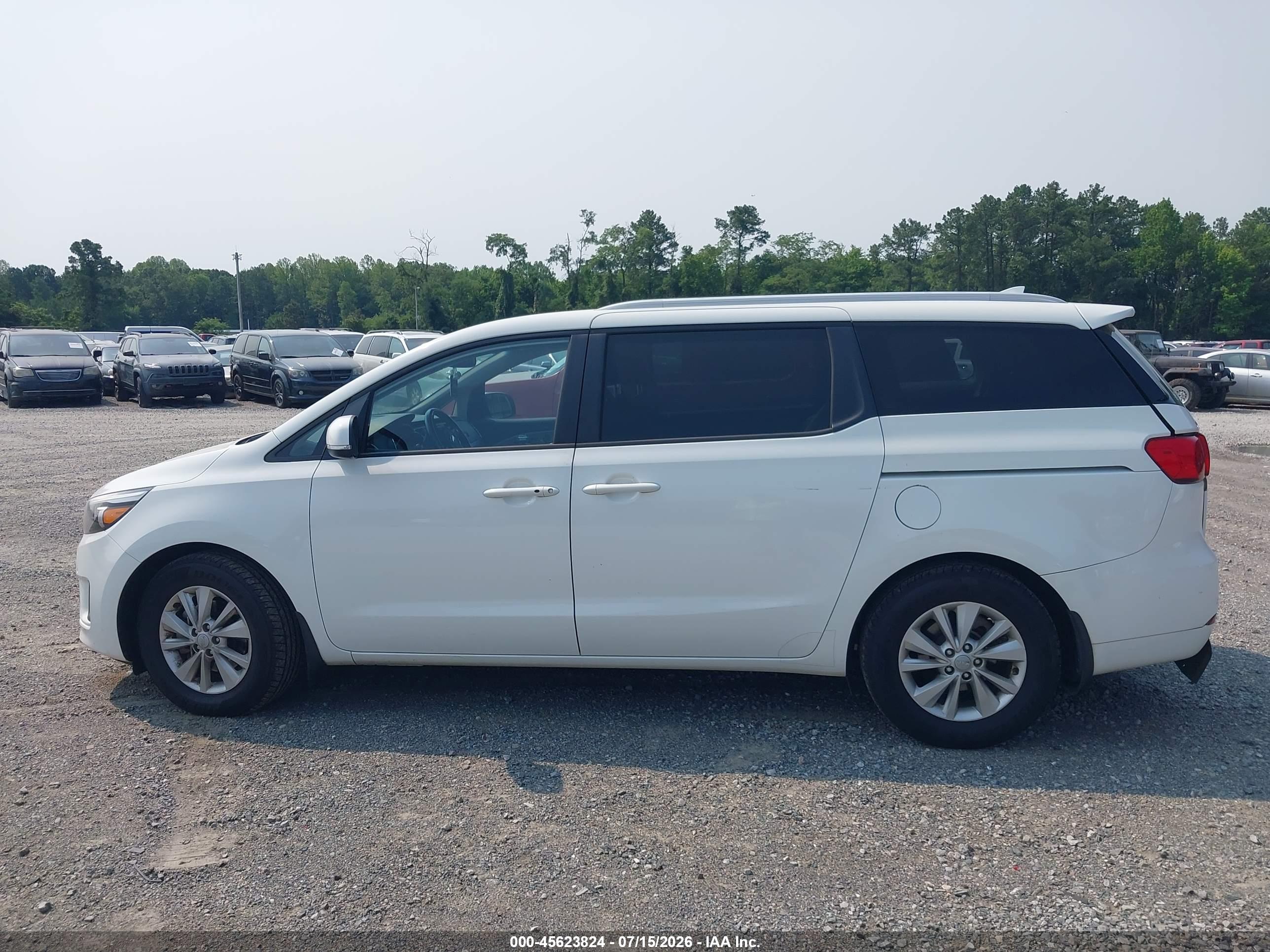 2016 KIA SEDONA LX
