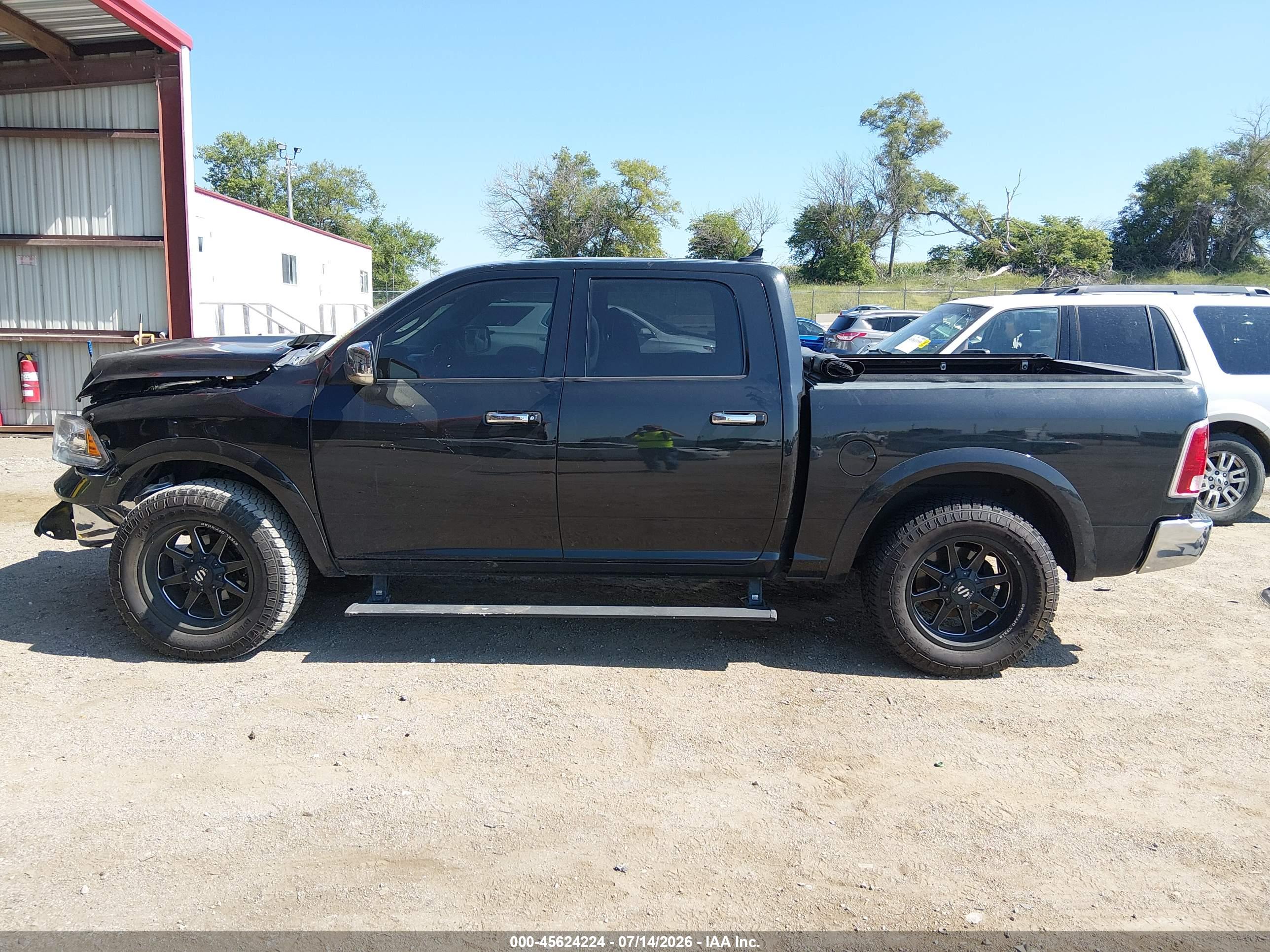 2017 RAM 1500 LARAMIE  4X4 5'7 BOX