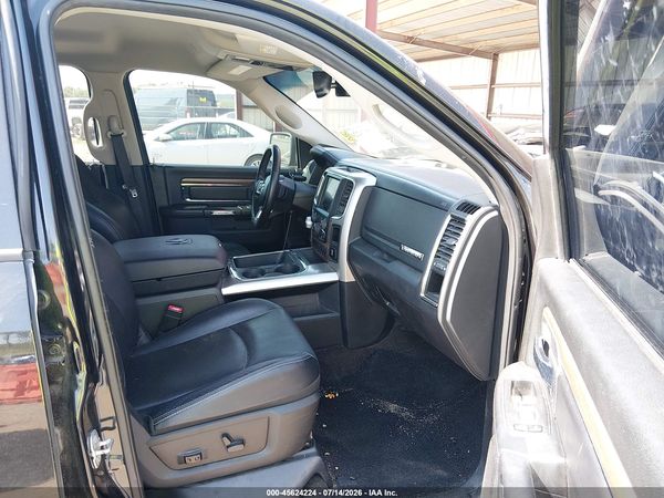 2017 RAM 1500 LARAMIE  4X4 5'7 BOX