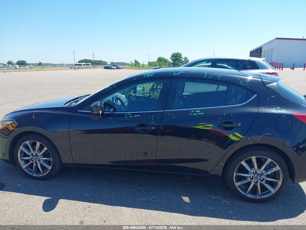 2018 MAZDA MAZDA3 TOURING