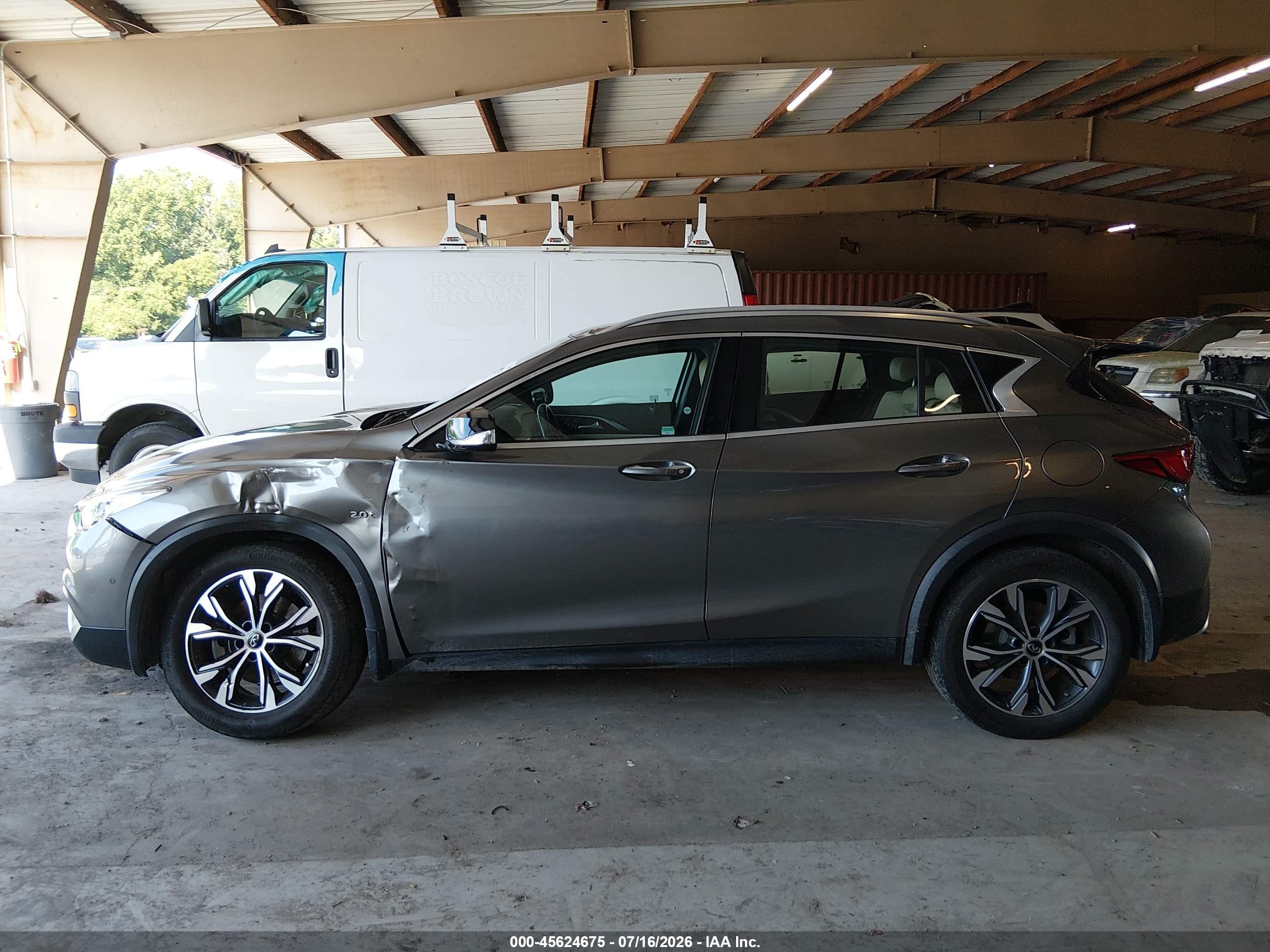 2017 INFINITI QX30 PREMIUM