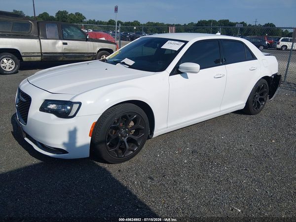 2019 CHRYSLER 300 — I2