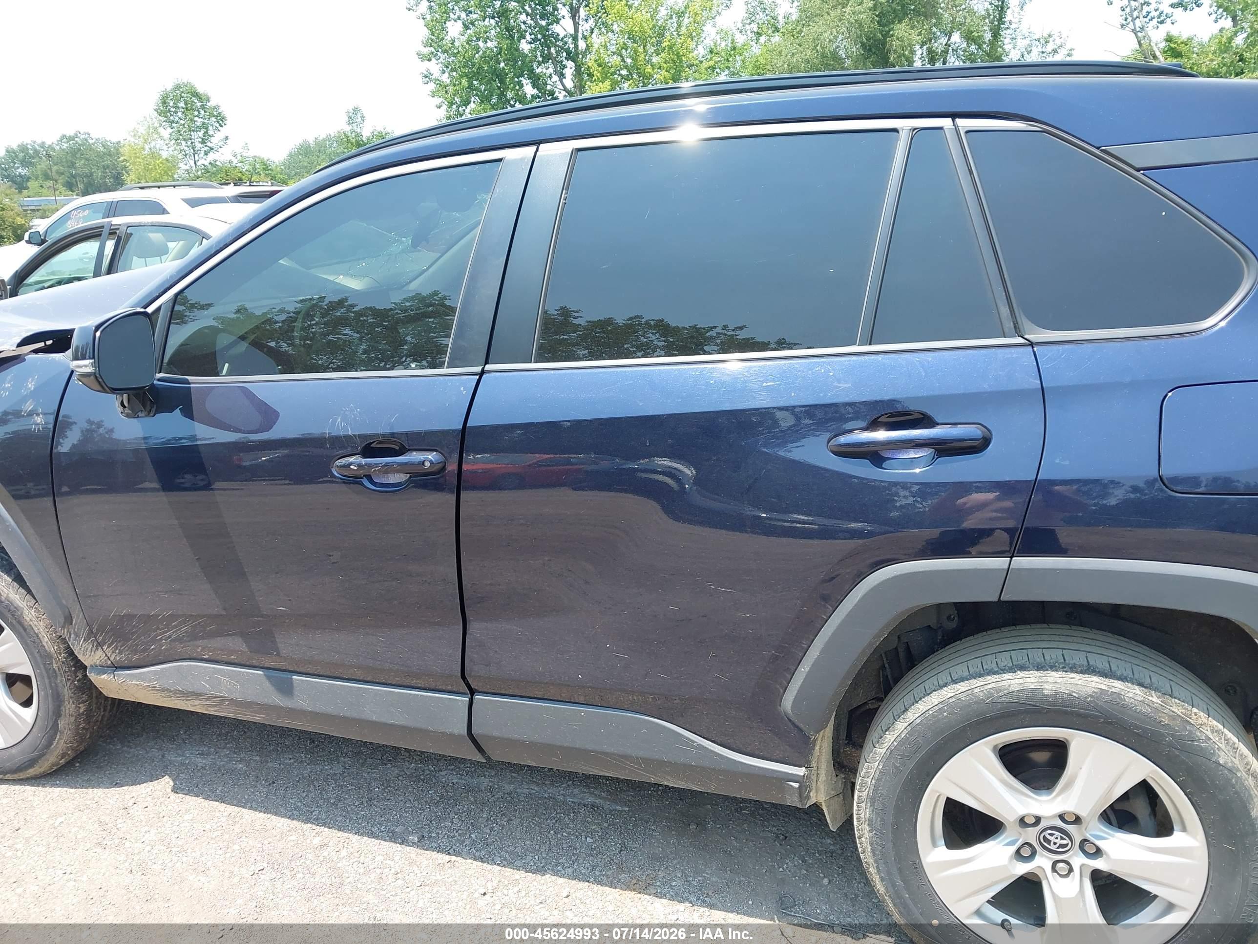 2020 TOYOTA RAV4 XLE