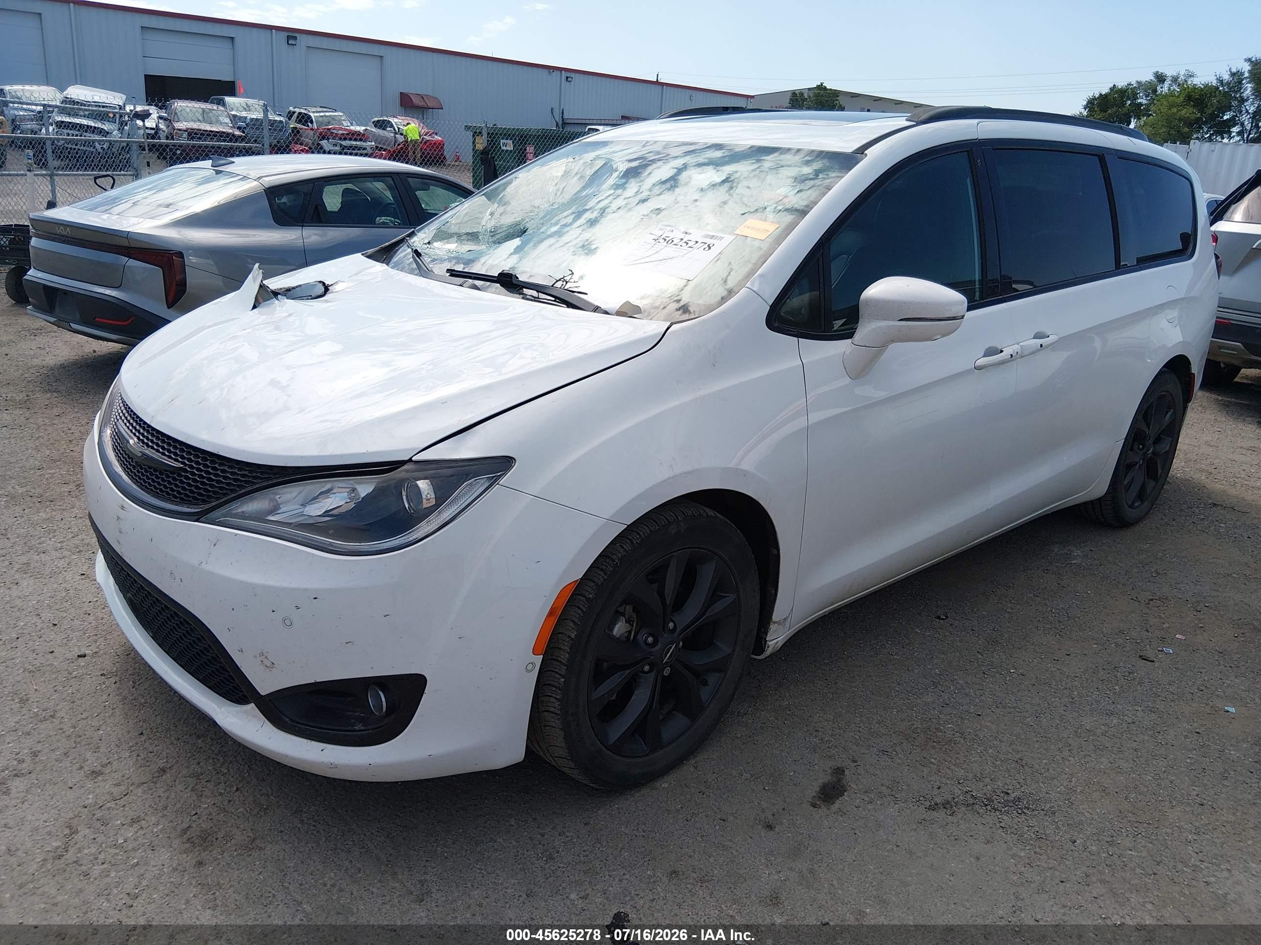 2019 CHRYSLER PACIFICA LIMITED — I2