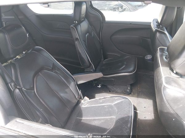 2019 CHRYSLER PACIFICA LIMITED — I8