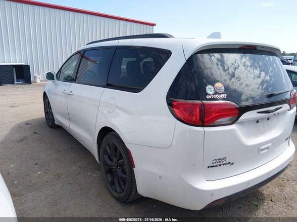 2019 CHRYSLER PACIFICA LIMITED — I117