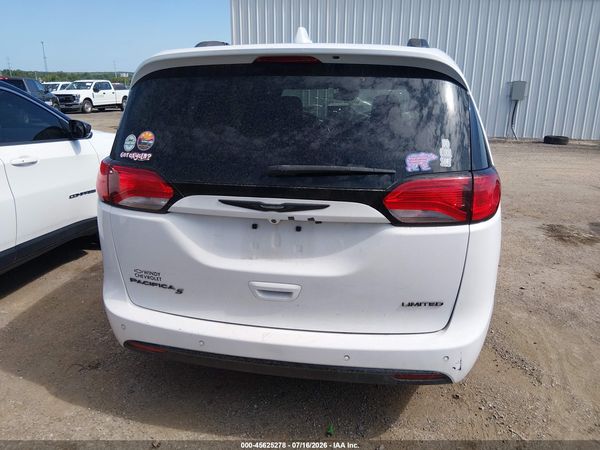 2019 CHRYSLER PACIFICA LIMITED — I119
