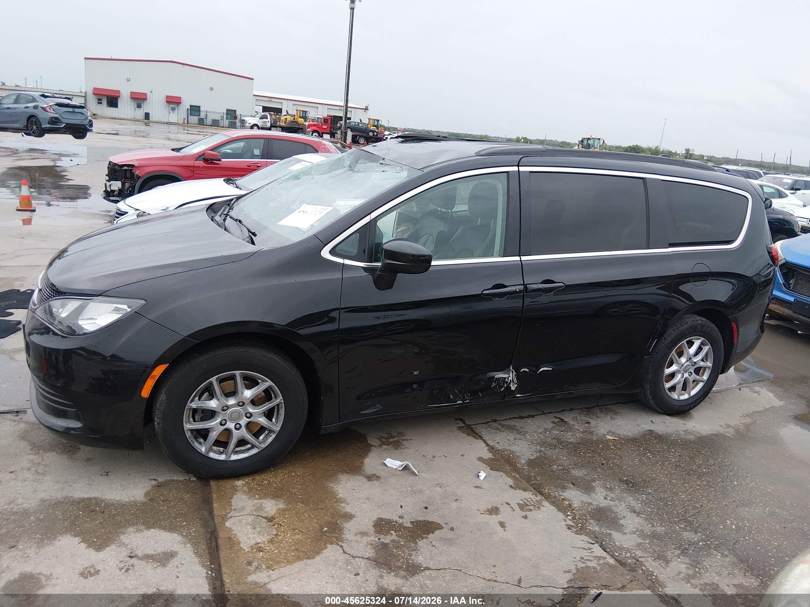 2020 CHRYSLER VOYAGER LXI