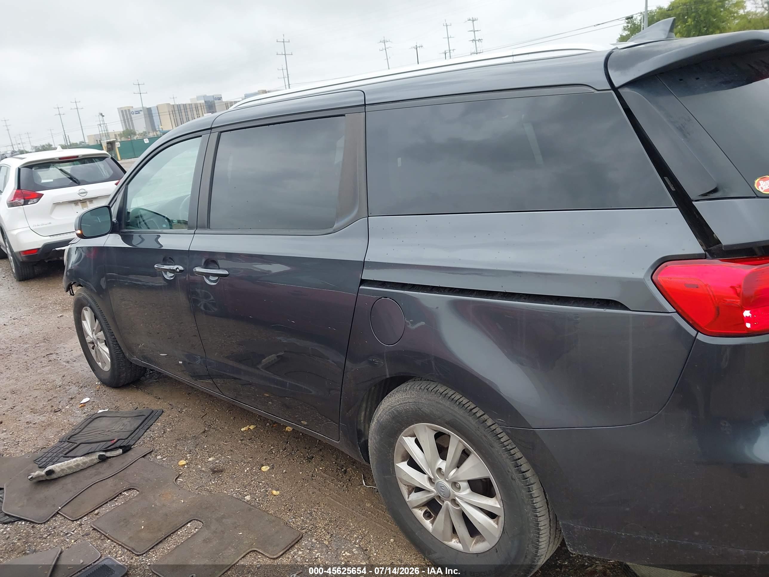 2017 KIA SEDONA LX