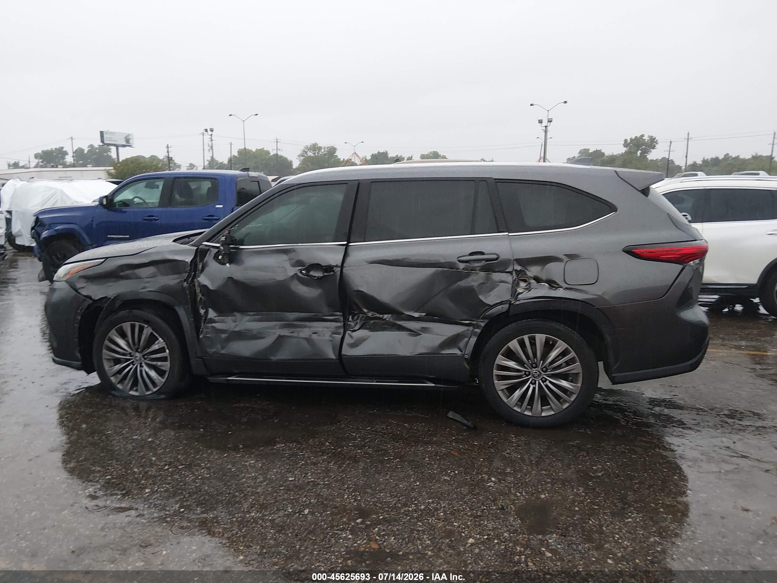 2020 TOYOTA HIGHLANDER PLATINUM