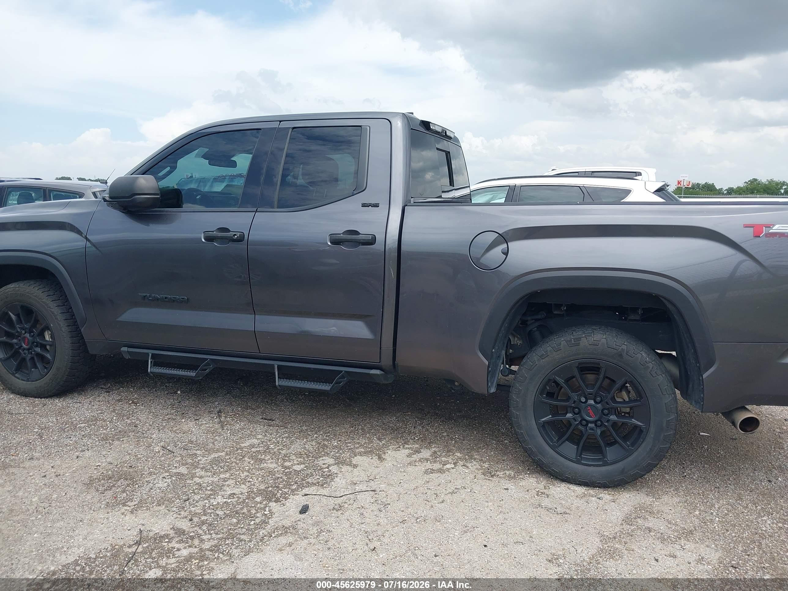 2023 TOYOTA TUNDRA SR5