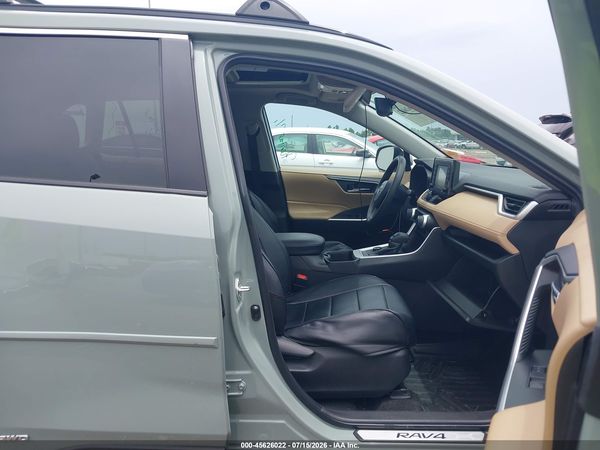 2022 TOYOTA RAV4 HYBRID XLE