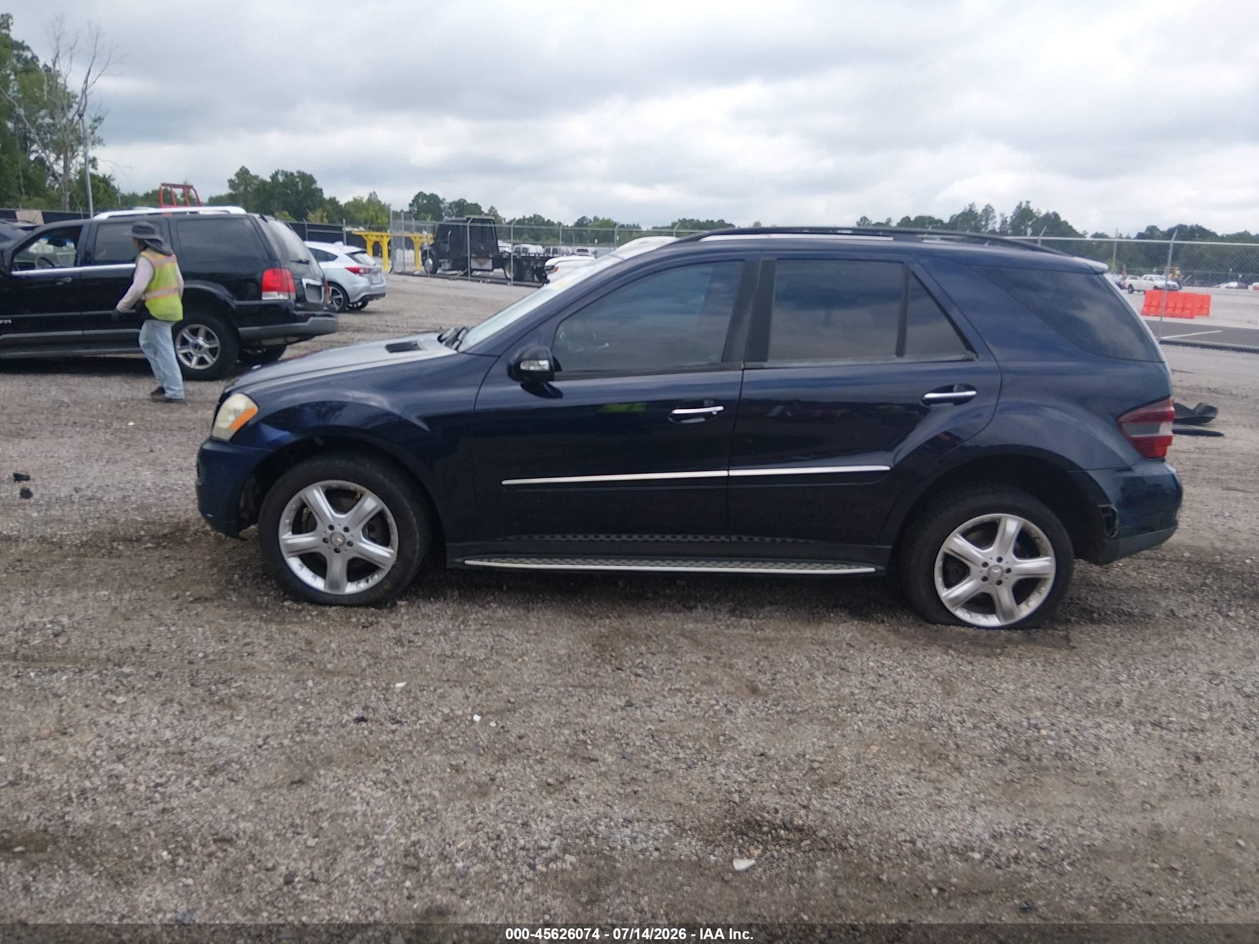 2008 MERCEDES-BENZ M-CLASS ML550 4 MATIC