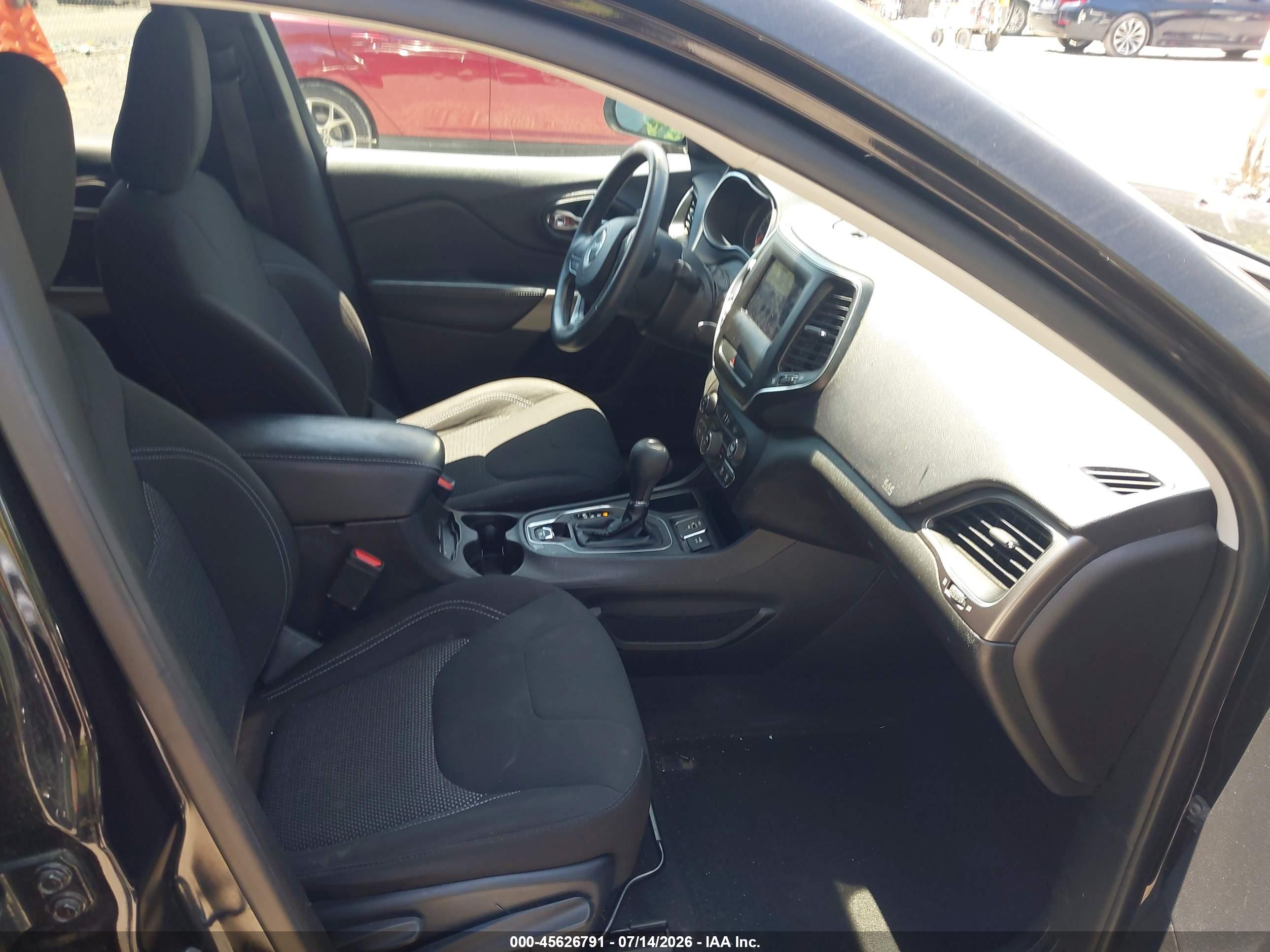 2019 JEEP CHEROKEE LATITUDE FWD