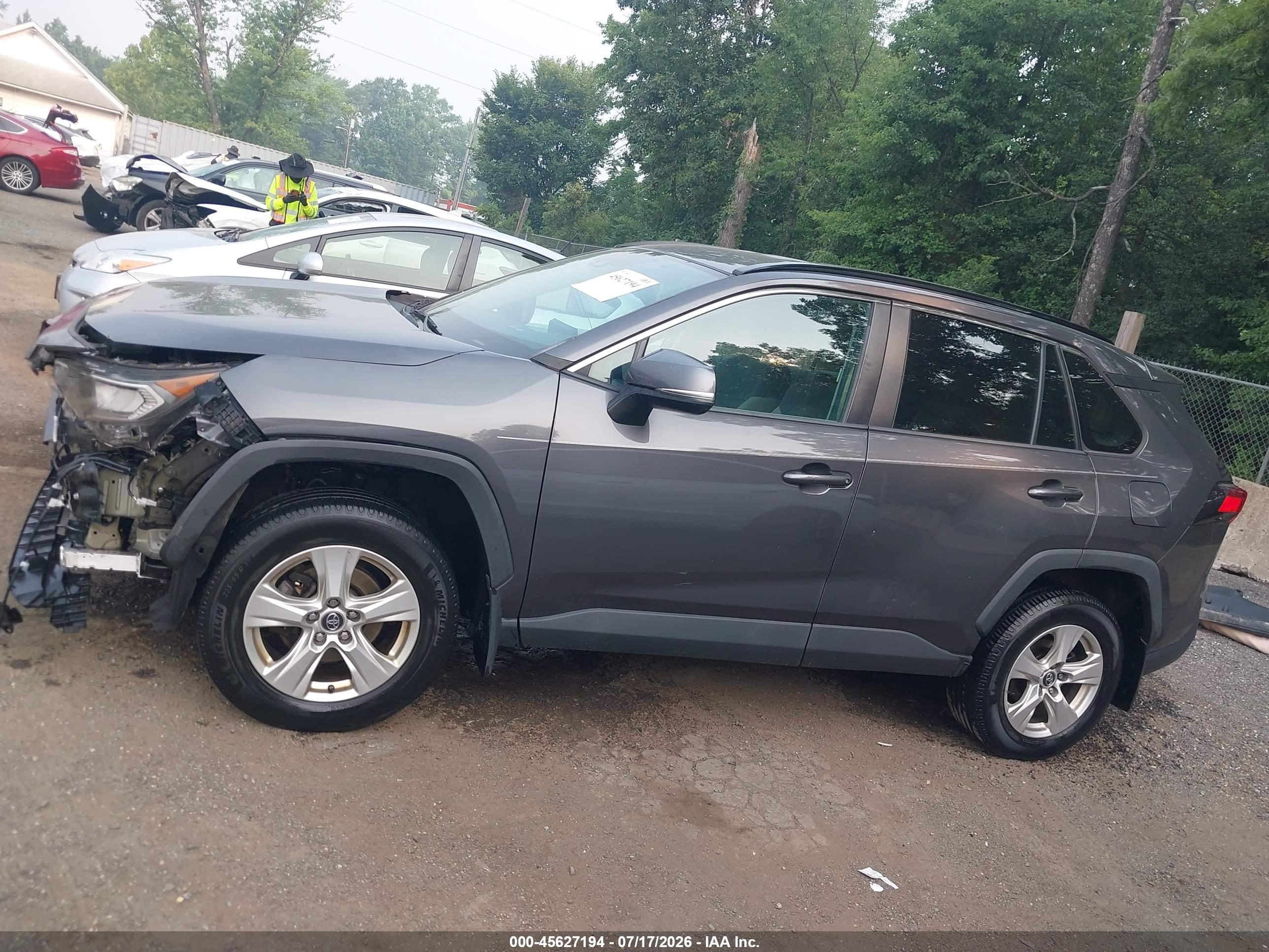 2020 TOYOTA RAV4 XLE