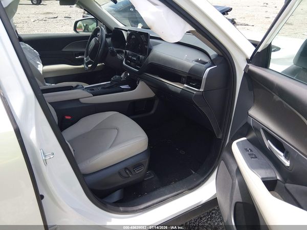 2024 TOYOTA GRAND HIGHLANDER XLE