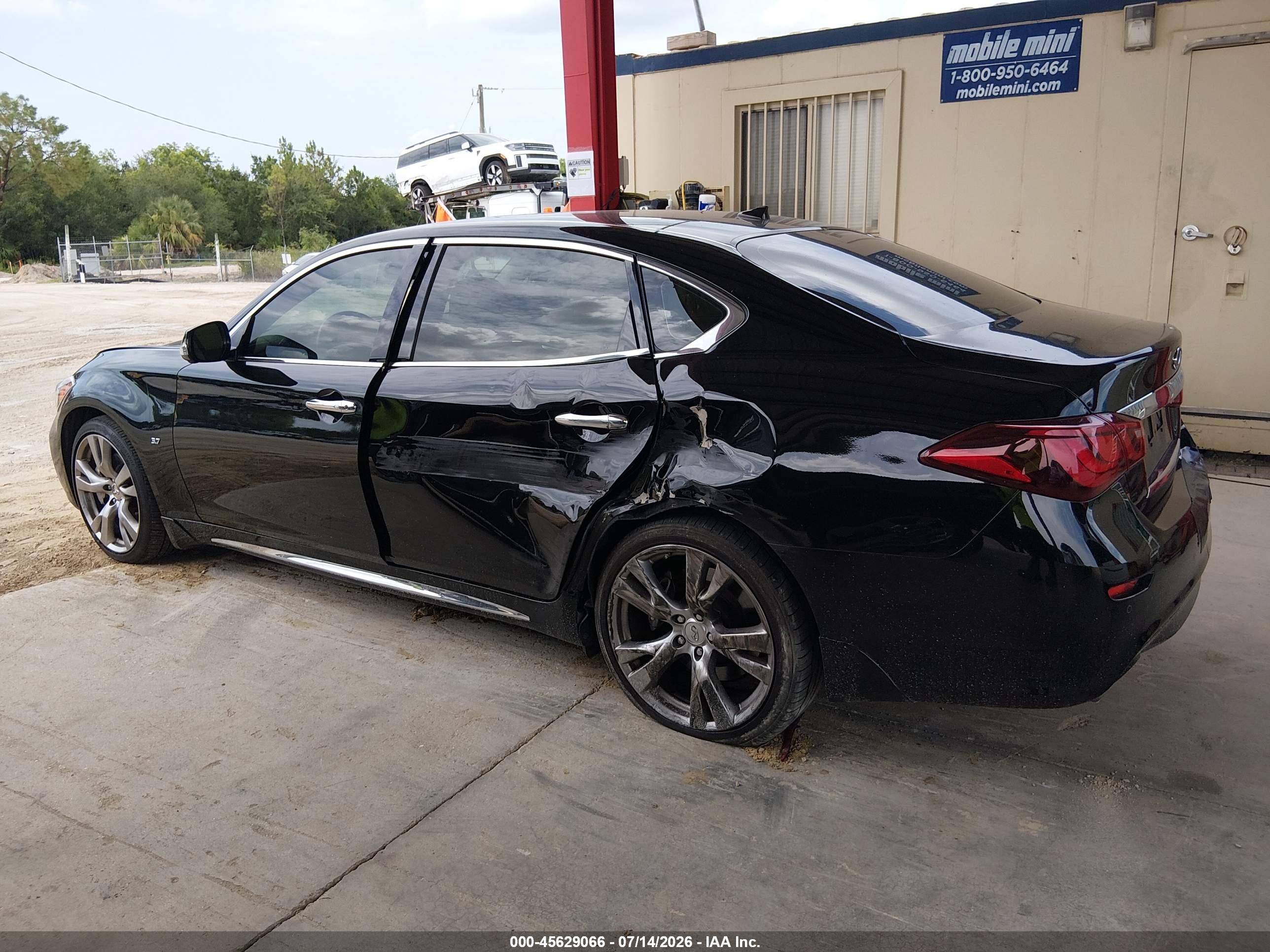 2016 INFINITI Q70L 3.7