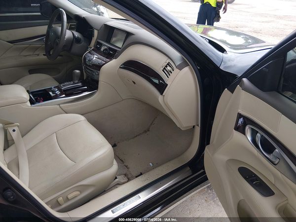 2016 INFINITI Q70L 3.7