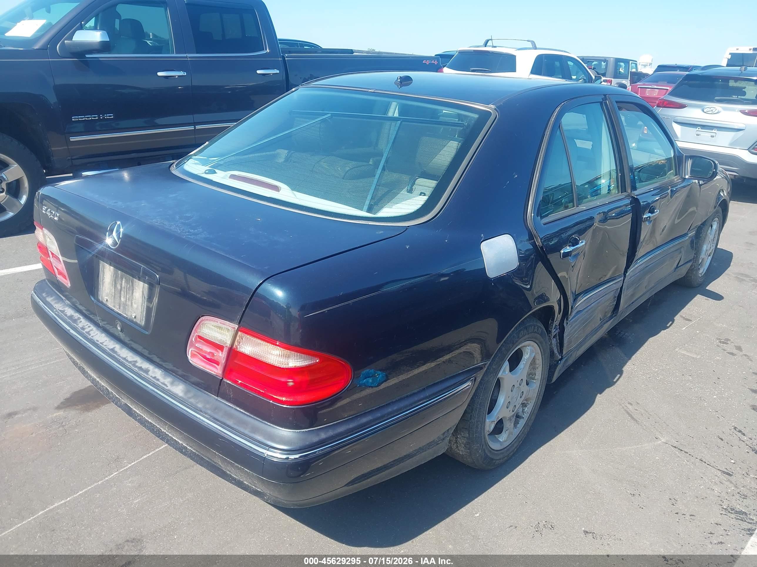 2001 MERCEDES-BENZ E 320