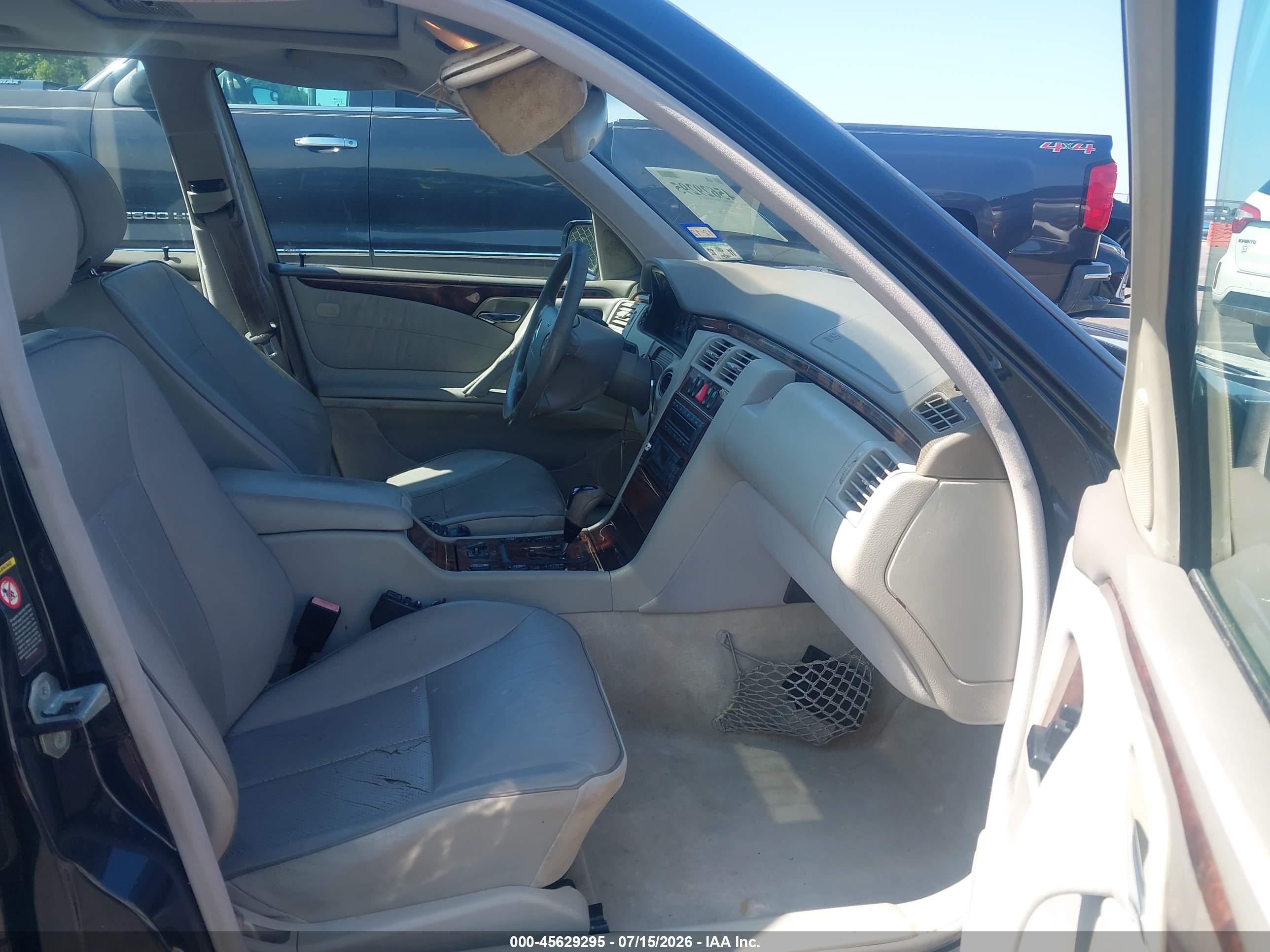 2001 MERCEDES-BENZ E 320